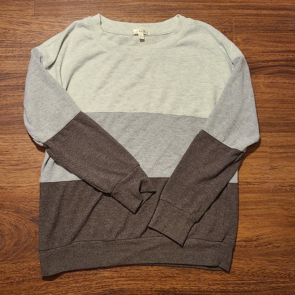 Nine Britton Gray Sweater Size Small